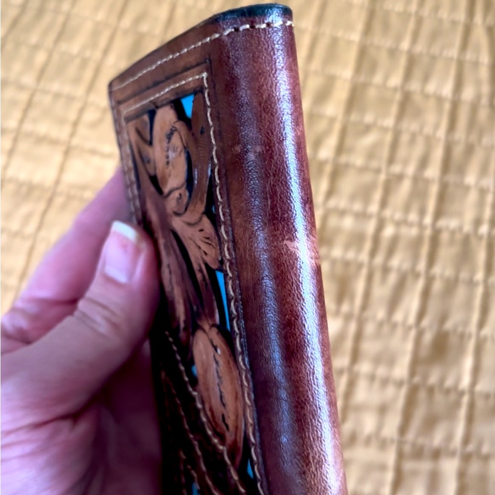 New Hand Made Tooled Leather Wallet with Floral Design - Picture 6 of 12